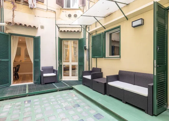 Charming Apartment With Patio A Few Steps From Colosseum